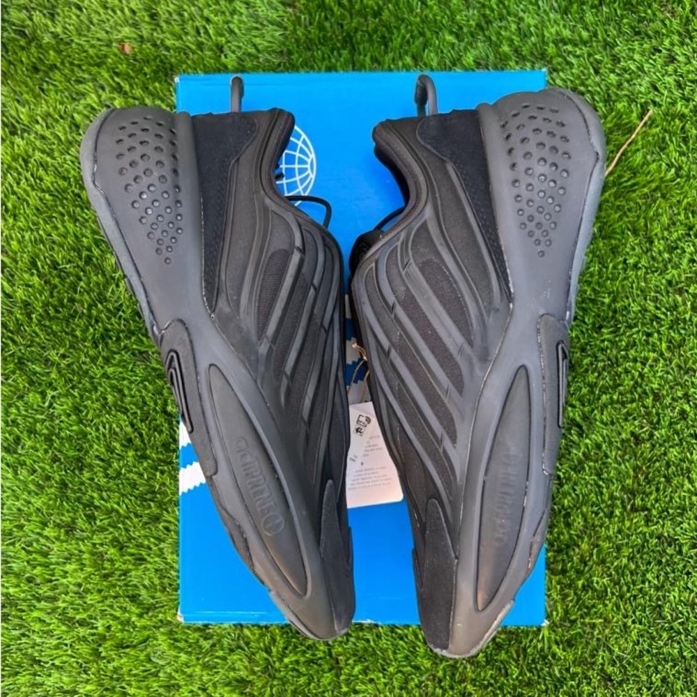 MEN SNEAKER SIZE 10.5
